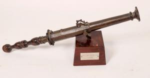 This Portuguese bronze hand cannon dating back to around the 1600s, overall 21 inches with a touch-hole for an ignition point, is estimated to hit the mark for $7,000-$10,000.