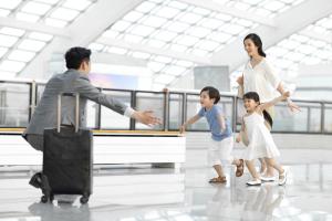 family welcoming home their father