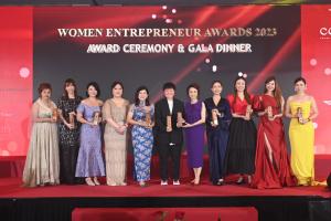 Althea Lim with the other SME category winners at WEA2023