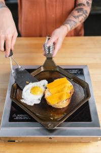 FINEX 10" Griddle Low ½” sidewalls with a shallow channel surrounding the cooking surface to contain excess cooking oil and food, and allowing for easy spatula access.