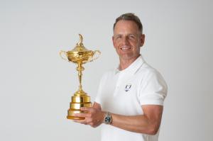 ROLEX TESTIMONEE AND TEAM EUROPE CAPTAIN LUKE DONALD WITH THE 2023 RYDER CUP TROPHY