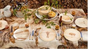A selection of maaterra's elegant, compostable, single-use plates in a Western setting.