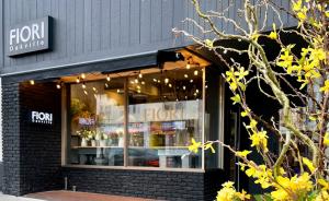 Image of FIORI Oakville Store front: a boutique florist shop on Lakeshore Road East, a symbol of floral excellence in Oakville since 1993.