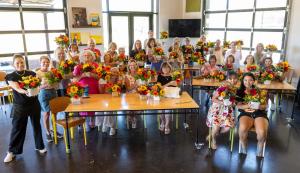 Group photo Bouquets & Bubbles 9/24/23 Peoria Florist Artisans League Hosting