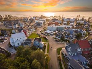 Seabrook and Windermere Real Estate Announce Strategic Partnership and  Exclusive Sales Relationship