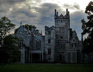 Meet “Dark Shadows” Legends Kathryn Leigh Scott & Marie Wallace at the Lyndhurst Mansion October 21 & 22, 2023