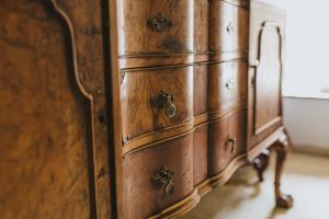 Unlock the Elegance of the Past: 10 Ways to Immerse Yourself in Collecting Antique Furniture