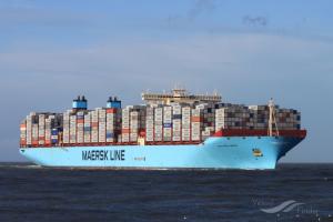 oceon going container ship