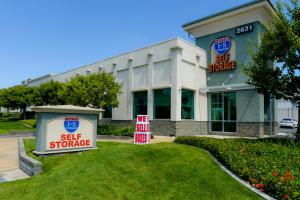 Signage of I-5 Self Storage