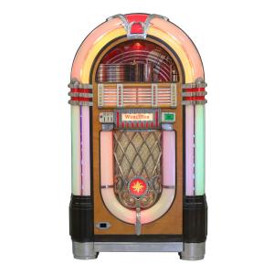 1946 Wurlitzer model 1015 jukebox, housed in a veneer case, an exceptionally clean original example including a selection of records, mostly Elvis originals (est. CA$6,000-$9,000).