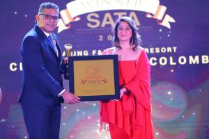 The award received by Cinnamon Hotels & Resorts, Area Vice President for Colombo and General Manager of Cinnamon Grand Colombo, Kamal Munasinghe.