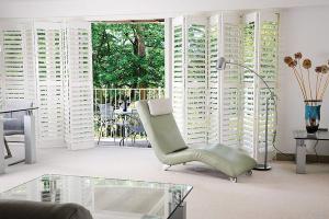 Exploring the Functional and Aesthetic Advantages of Shutter Blinds in Modern Homes