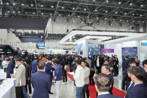 A scene from the 2023 DIFA Expo during the opening day on October 19th in Daegu EXCO. In the photo, invited guests are touring the exhibition hall to observe the latest mobility technologies. | Photo courtesy - AVING News