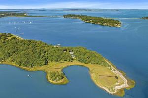 CONGDON’S POINT A UNIQUE PENINSULA RETREAT ON SHELTER ISLAND IS LISTED FOR SALE