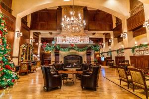 Unwrap Holiday Offerings at The Houstonian Hotel, Club & Spa