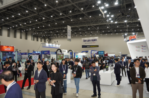 Attendees at the 2023 DIFA Expo exploring the booths | Photo courtesy - AVING News