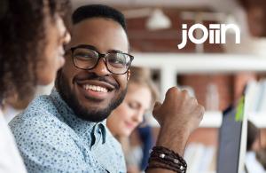 People in discussion participating in Joiin's affiliate partner programme