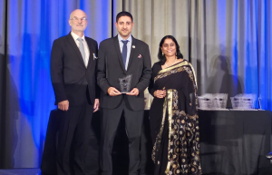 H.E. Dr.Khalifa Saif Juma Saif Al Mehairbi accepting the award from H.E. Sven Jurgenson and ITC Chairperson, Ms. Ranjani Rangan