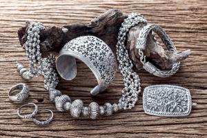 Preserving History: The Quarter Smith’s Role in Buying and Selling Estate Jewelry