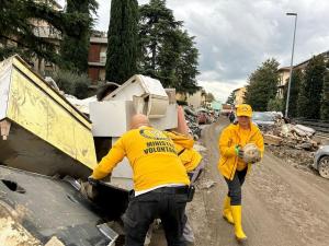 Scientology Volunteer Ministers Aid Florence Flood Victims and Clean Up Rome