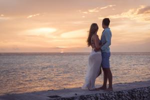 Couple at Sunset Cinnamon Velifushi