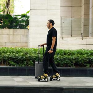 Lugging suitcases with ease on the way to the airport in Rollwalk eRW 3 Electric roller skates