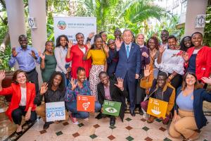 H.E. Ban Ki-moon & CEO Monika Froehler with BKMC Change-makers in Nairobi, Kenya. Copyright: BKMC