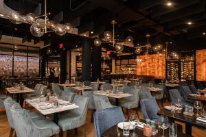 The dining room of Park Ave Kitchen by David Burke's brasserie.
