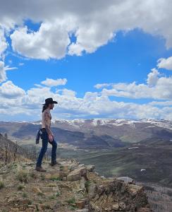 A striking testament to AQUAVE!'s appeal is captured in a photo caption featuring Michael Knight hiking in the Rocky Mountains, showcasing the product in his back pocket.