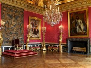 Discover the Apollo Room at Versailles - a splendid ceremonial space dedicated to the Sun King, Louis XIV. Adorned with allegorical figures and symbols of magnificence, it once housed the famous silver throne. Admire the iconic portrait of Louis XIV by Hy