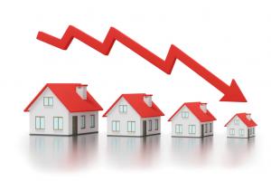 Declining real estate price graph red arrow