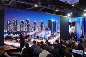 Incheon Mayor Yoo Jeong-bok is pictured on January 9th (local time) presenting the future vision of Incheon's smart city at the Incheon·IFEZ promotion hall, located in the Artificial Intelligence (AI)·Robot zone within the North Hall of the Las Vegas Conv