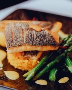 Seared Sicilian Seabass – a delicious rendezvous of flavors with paella rice served with jus Vadouvan, Butternut creme, and green asparagus. Casual perfection on a plate!