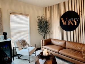 Voxy Aesthetics and Wellness Introduces New Wellness Treatments, Highlighting Expert Practitioner Kat Hutchison, PA-C
