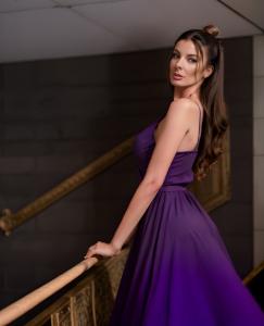 VAI Kate - synthetic output of woman on stairway in purple dress