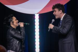 Leo Dworsky singing with Kat Perkins at the 2023 Fraser Gala