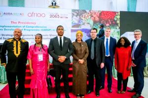 From left to right: Mr Brian Stephenson, Dr Olatundun Adelegan, Mr Obinna Obiwulu, Her Excellency Princess Gloria Akobundu, Professor Marko Nieminen, Associate Professor Antti Pinomaa, Mrs Mariam Olorundare, Dr Jari Handelberg. Photo credit: African School of Economics.