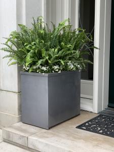 Photo of a beautiful outdoor lead planter containing ferns and flowers - by Bromsgrove Garden Ornaments, Hamilton, Ontario