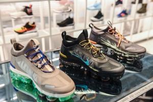 Designer Sneaker market