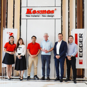 On January 13, 2024, representatives from Egger Group visited Kosmos Vietnam's office and warehouse.