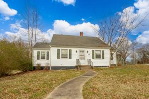 2 BR/2 BA home w/partial walk-out basement located only blocks from Main Street in the Town of Victoria, VA.  This home measures 2,142± gross sf. with a kitchen (no appliances), living room, dining room, bonus room, partial walk-out basement (783± sf.) & attic