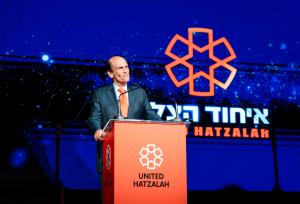 Michael Milken speaking at the United Hatzalah Gala