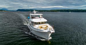 Selene 60 Ocean Explorer Cuts Through the Water