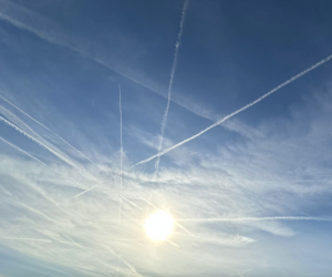 Persistent contrails forming in busy airspace