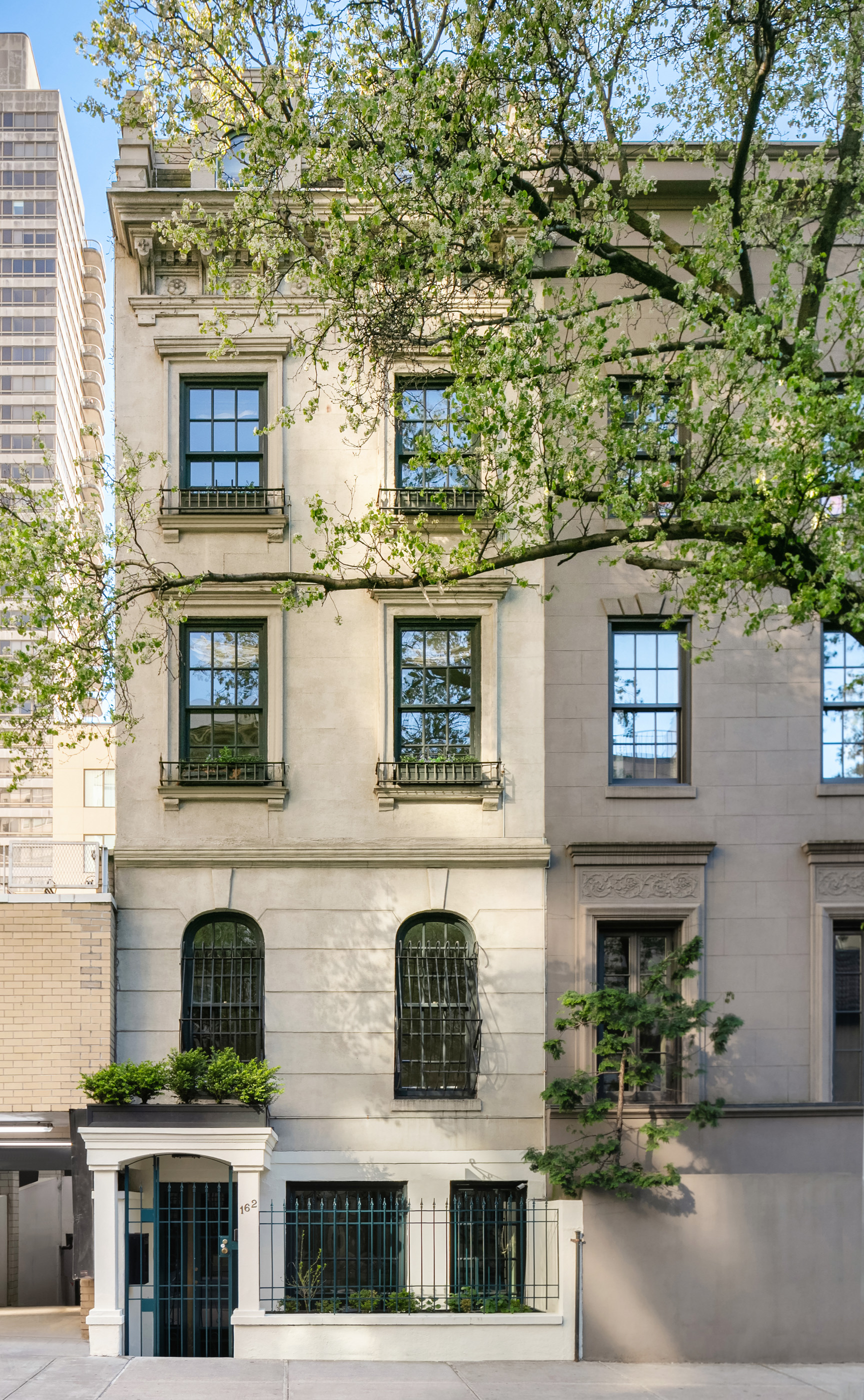 Bravo TV’s Real Housewives’ Sonja Morgan’s Upper East Side Townhouse is Pending Sale in Just 35 Days