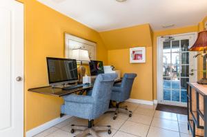 Seaside Palm Beach Premier Addiction Treatment Computer Facility
