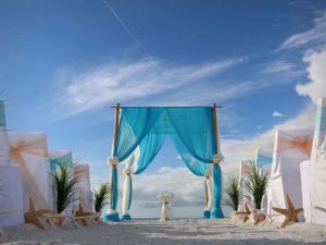 Florida Beach Wedding Packages with a Beach Wedding Reception – mid-week Specials in one wedding and reception venue