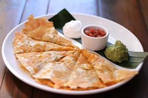 Lazy Dog's Chipotle Chicken Quesadilla Starter