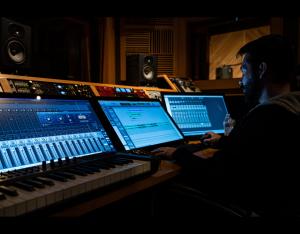 Studio engineer at Mixtr focused on mixing a track to achieve the best sound quality