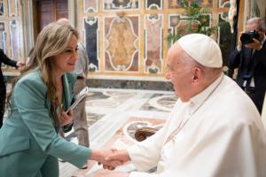 Папа Франциск и президент «АЛЛАТРА» Марина Овцынова